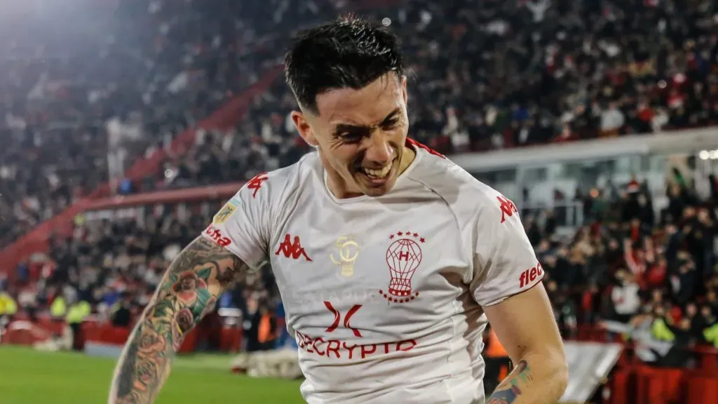 Rodrigo Echeverría puede coronar su gran año dando el salto a Boca Juniors o Racing en Argentina. Foto: Comunicaciones Huracán.