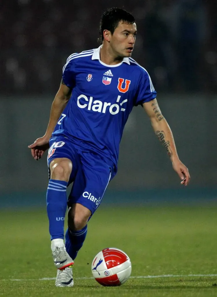 Charles Aránguiz jugó por la U entre 2011 y 2013 (Photosport)