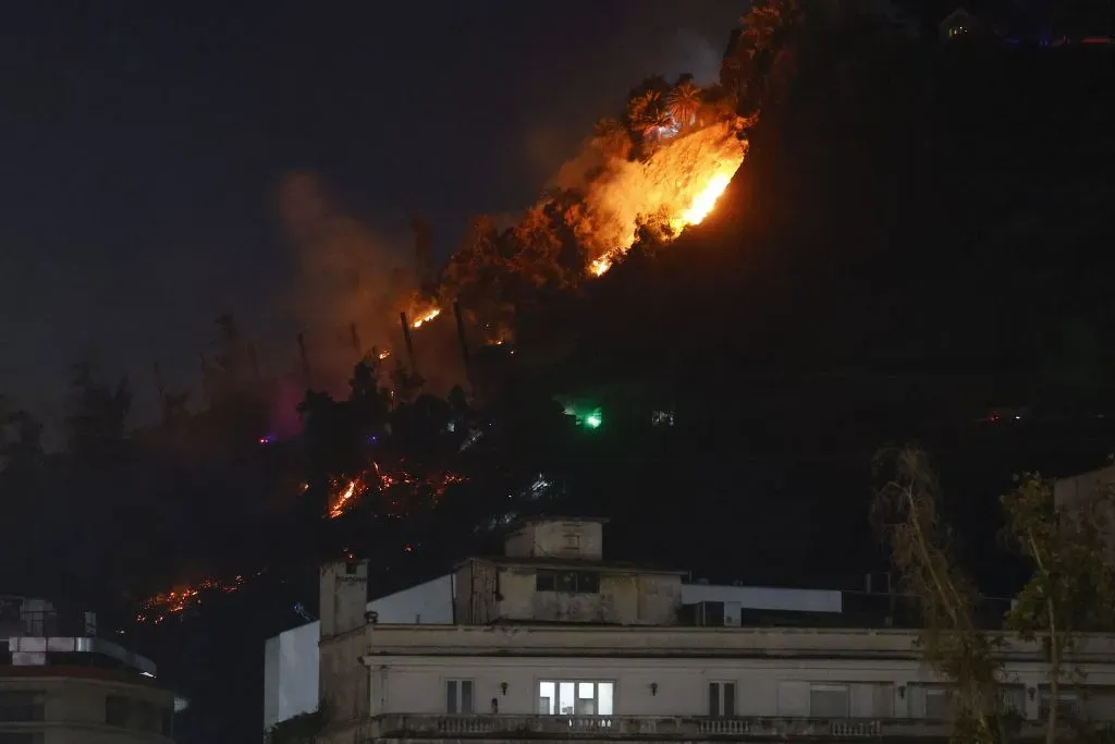 Santiago, 21 de diciembre de 2023
Se produce un incendio forestal en una de las laderas del cerro San Cristbal
Dragomir Yankovic/Aton Chile