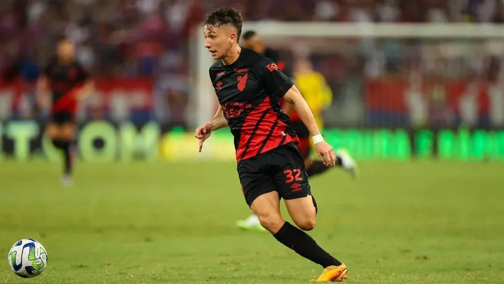 Luciano Arriagada llegó este 2023 a Athletico Paranaense pero no ha sumado los minutos que quisiera. Foto: Comunicaciones A. Paranaense.