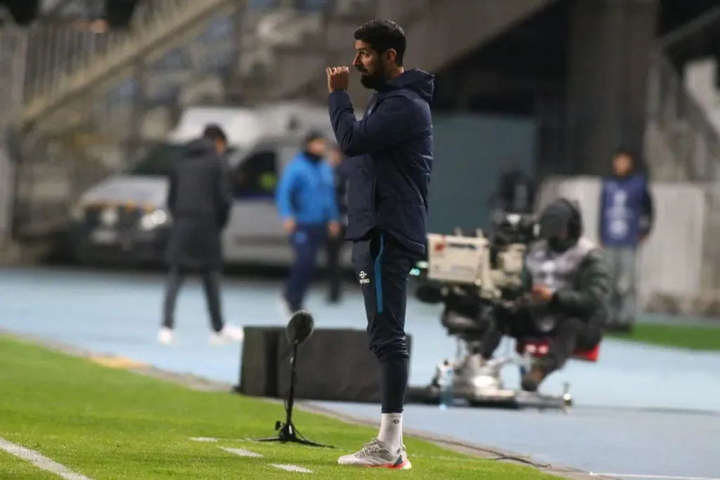 Sebastián Abreu dirige a Universidad Cesar Vallejo de Perú ante Magallanes por la tercera ronda de la Copa Libertadores 2023. | Foto: Jorge Loyola / Photosport