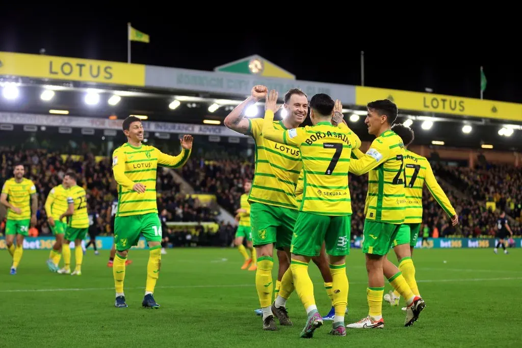 Marcelino Núñez celebra junto a Borja Sainz y sus compañeros, tras el 2-0 del Norwich City | Getty Images