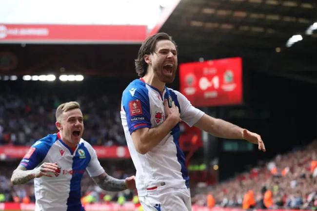 Ben Brereton celebra uno de los goles que convirtió en el Blackburn Rovers. (Jan Kruger/Getty Images).