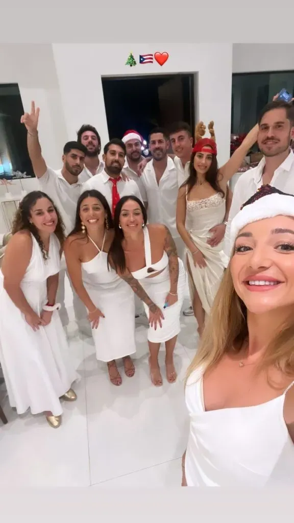 Marco Asensio con familia y amigos en Puerto Rico