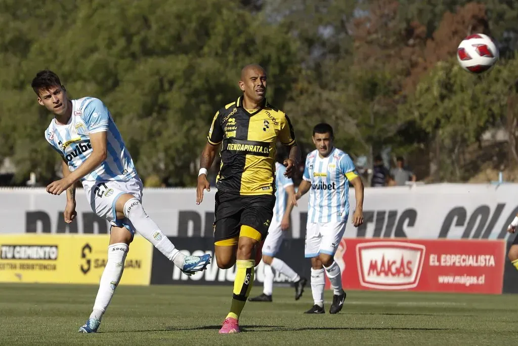 Alfred Canales le anotó un golazo a Coquimbo Unido en la última fecha del Campeonato Nacional. (Felipe Zanca/Photosport).