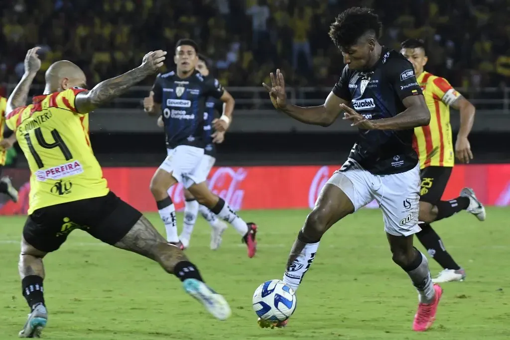 Kevin Rodríguez en acción por Independiente del Valle en la Copa Libertadores: hoy milita en la primera división de Bélgica. (Gabriel Aponte/Getty Images).