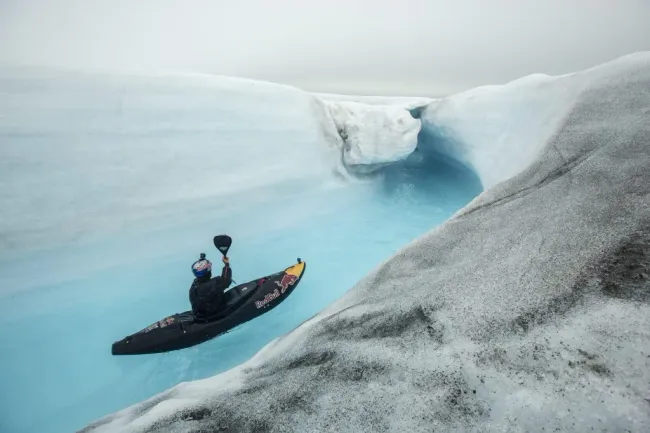 El atleta Aniol Serrasolses se embarcó junto a su equipo en una desafiante expedición al archipiélago de Svalbard, Noruega. Foto: Red Bull Content Pool.