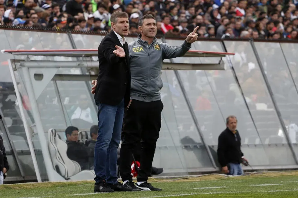 Martín Palermo en el estadio Monumental cuando era DT de Unión Española. ¿Volverá a Pedrero para ser entrenador de Colo Colo? (Claudio Díaz/Photosport).