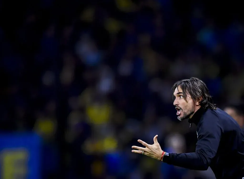Diego Martínez en La Bombonera con Huracán: fue confirmado como DT de Boca Juniors. (Marcelo Endelli/Getty Images).