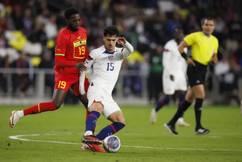 Johnny Cardoso en acción ante Ghana por la selección de Estados Unidos. (Brett Carlsen/Getty Images).