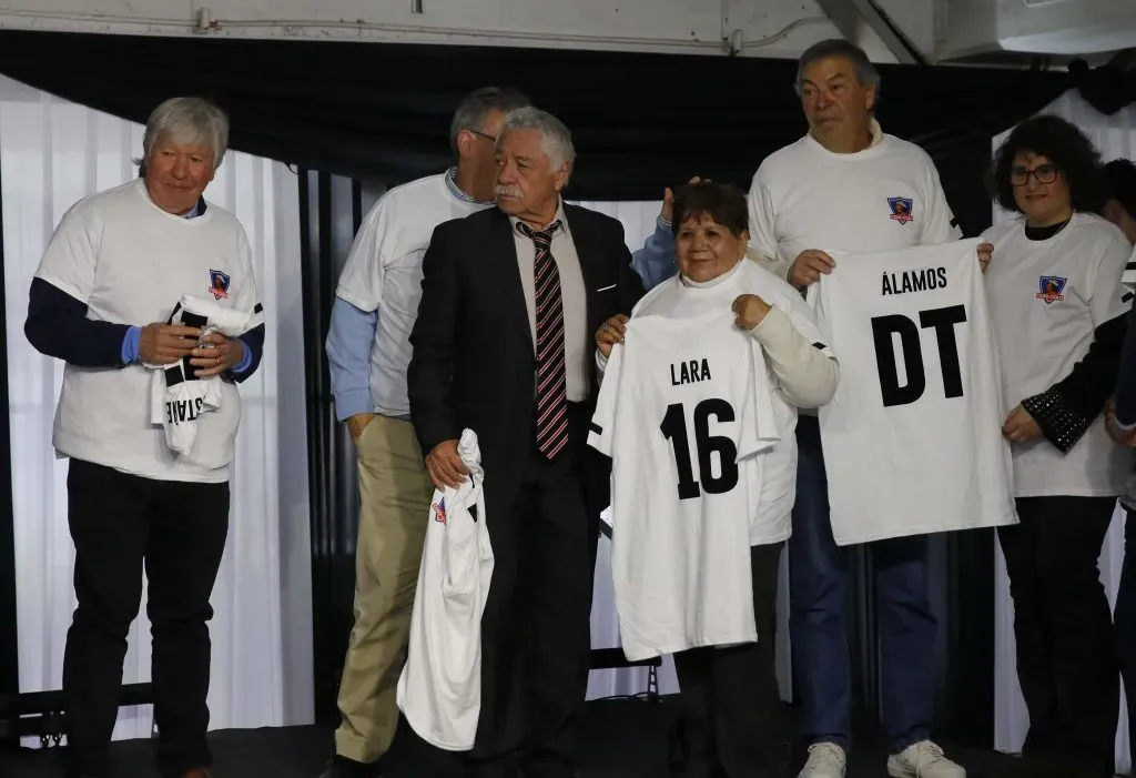 Caszely en la ceremonia de los 50 años de Colo Colo en la final de la Libertadores del ’73. (Juan Eduardo López/Photosport).