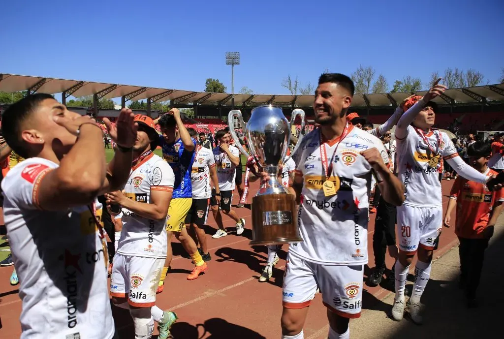 Cobreloa fue uno de los grandes ganadores del fútbol chileno en este 2023 que nos deja. Después de muchos intentos, los loínos sellaron su regreso a la Primera División. | Foto: Photosport.