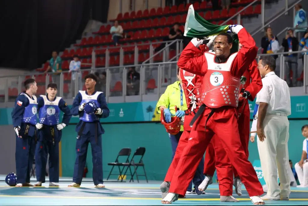 Edival Pontes, parte del equipo que ganó la medalla de oro en taekwondo de Santaigo 2023, fue suspendido por el uso de sustancias prohibidas. ¿Irá a parar a Chile esa presea? | Foto: Photosport.