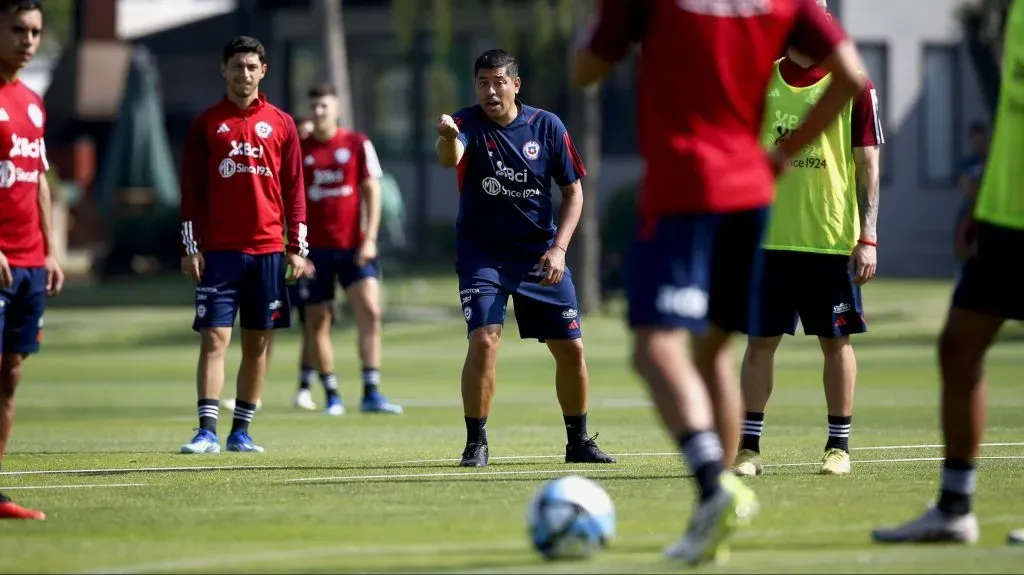 Nicolás Córdova dirige las prácticas de la Roja Sub 23 para el Preolímpico de Venezuela y este miércoles sumó la baja de Daniel González. Foto: Comunicaciones FFCh.