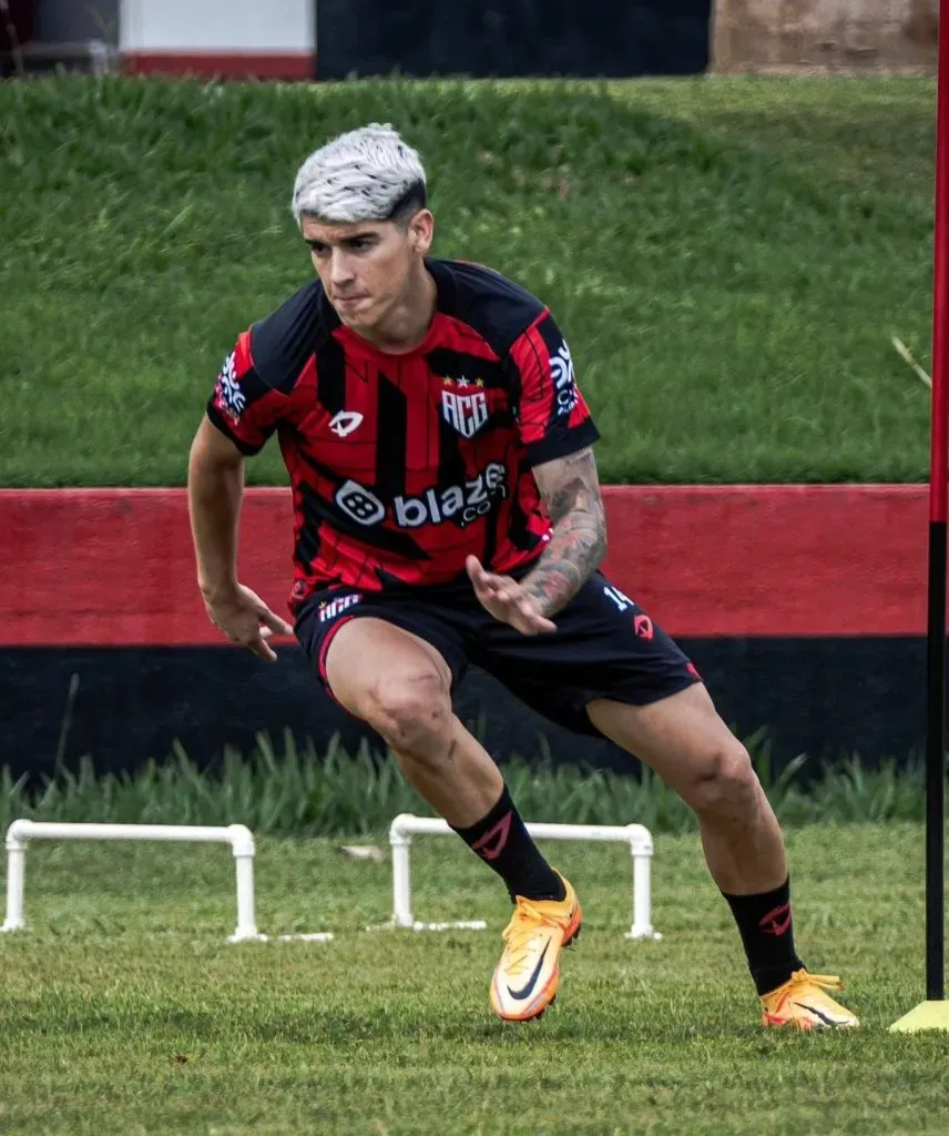 Ángelo Araos volvió a entrenar con Atlético Goianiense y prepara su regreso a las canchas en grande. Foto: Comunicaciones A. Goianiense.