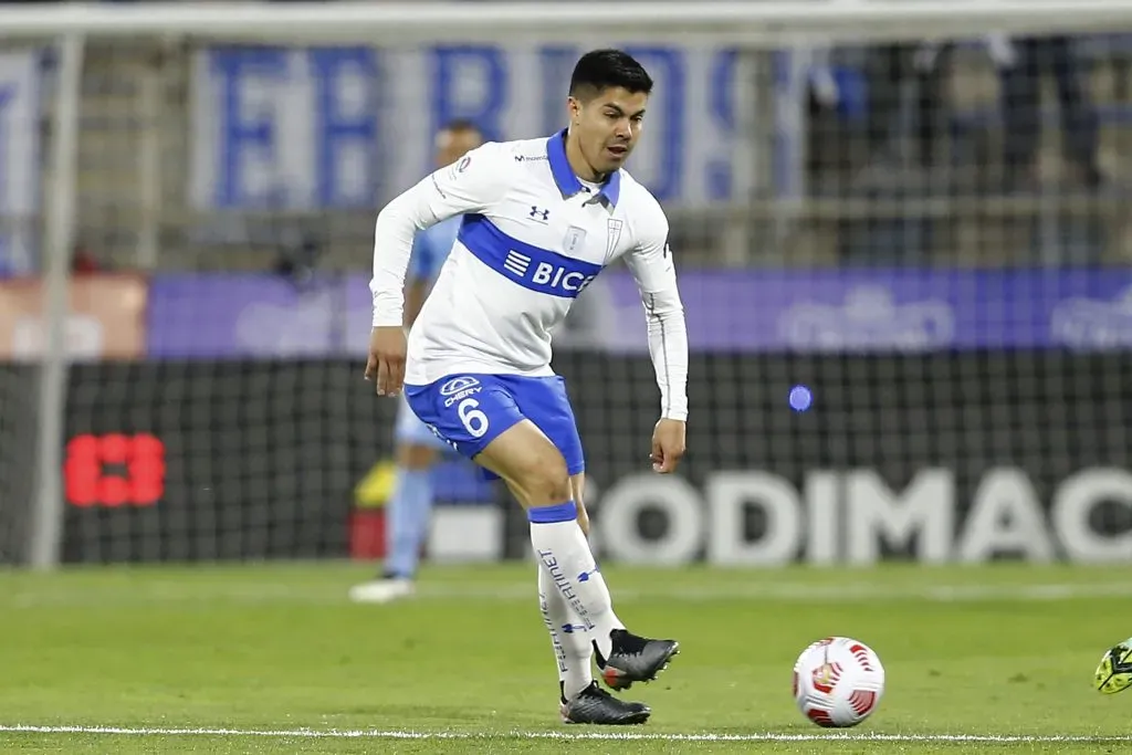 Francisco Silva se retiró en 2021 con la camiseta de Universidad Católica, y este 2024 puede volver al profesionalismo de la mano de Limache. | Foto: Marcelo Hernandez / Photosport