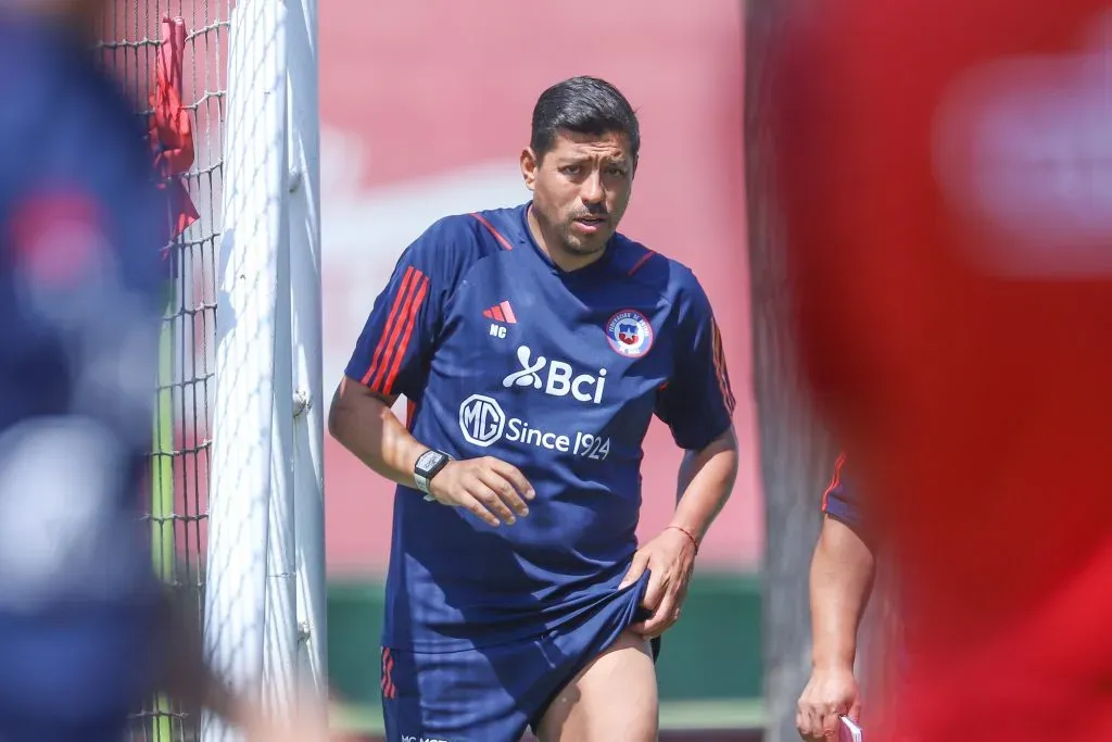 Nicolás Córdova ha mostrado mucho rigor para tomar decisiones en la Roja. (Sebastian Ñanco/Photosport).