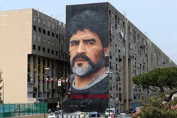El mural en honor a Diego Maradona se irá abajo es una semanas más. | Foto: Getty Images.