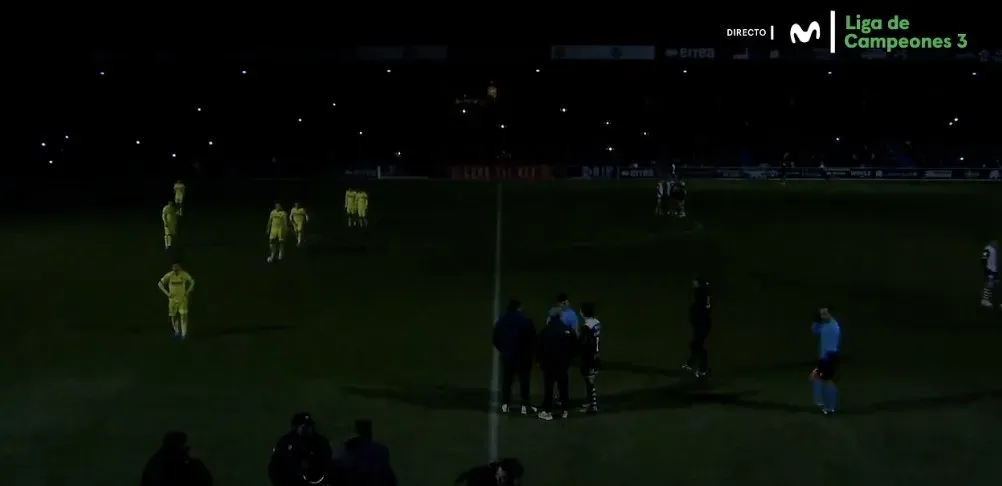 El corte de luz hizo imposible seguir con el partido entre Unionistas y Villarreal en Copa del Rey. Foto: Movistar+