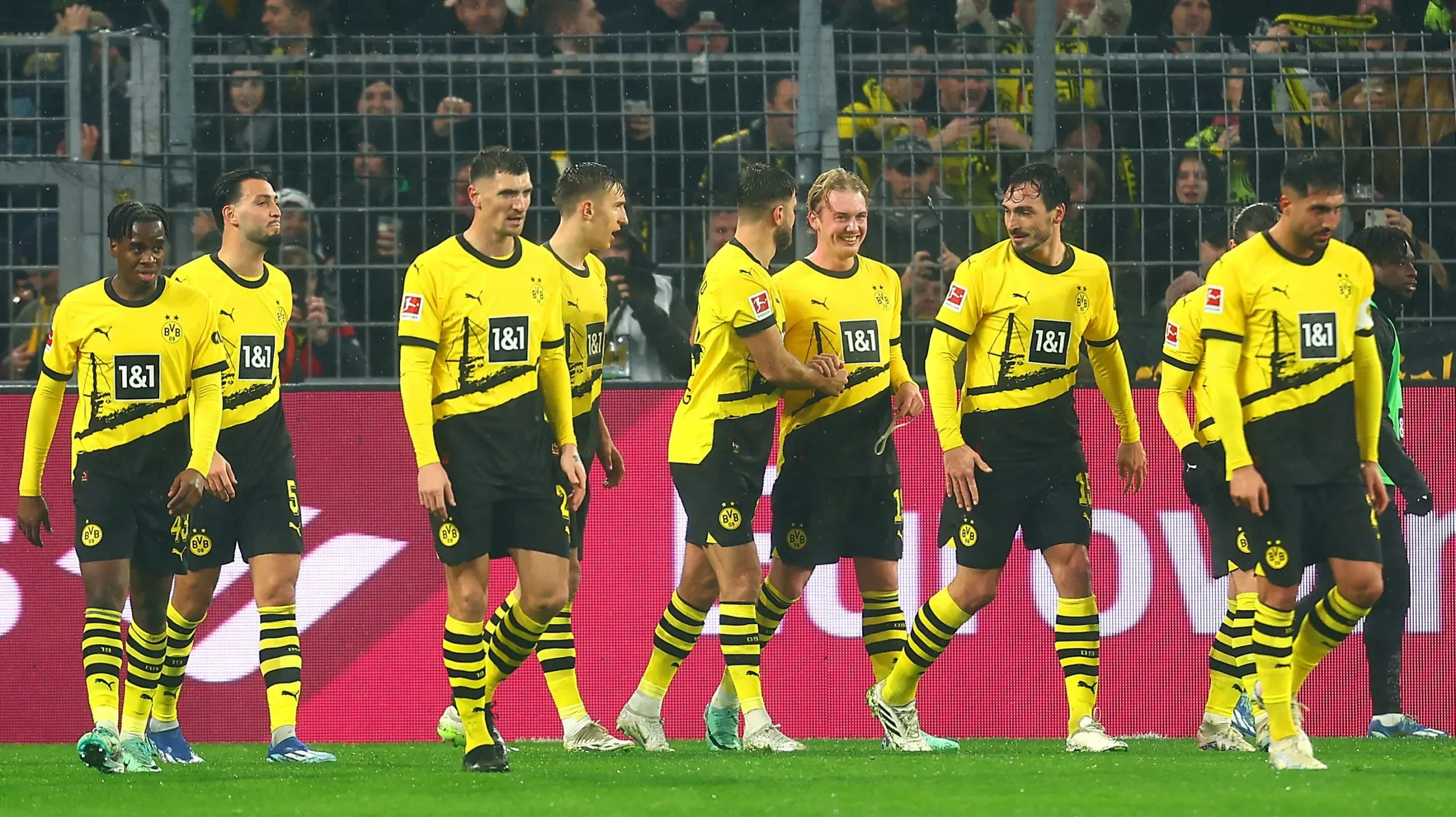 Jugadores del Dortmund celebrando el gol de Brandt frente al Mainz a fines del año pasado