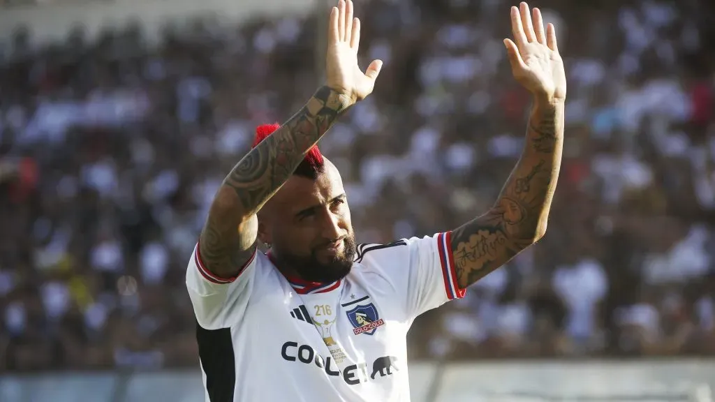 Arturo Vidal con la camiseta de Colo Colo