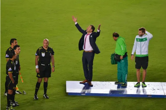 Gustavo Matosas celebra el título del León junto a José Altieri. (Getty Images).
