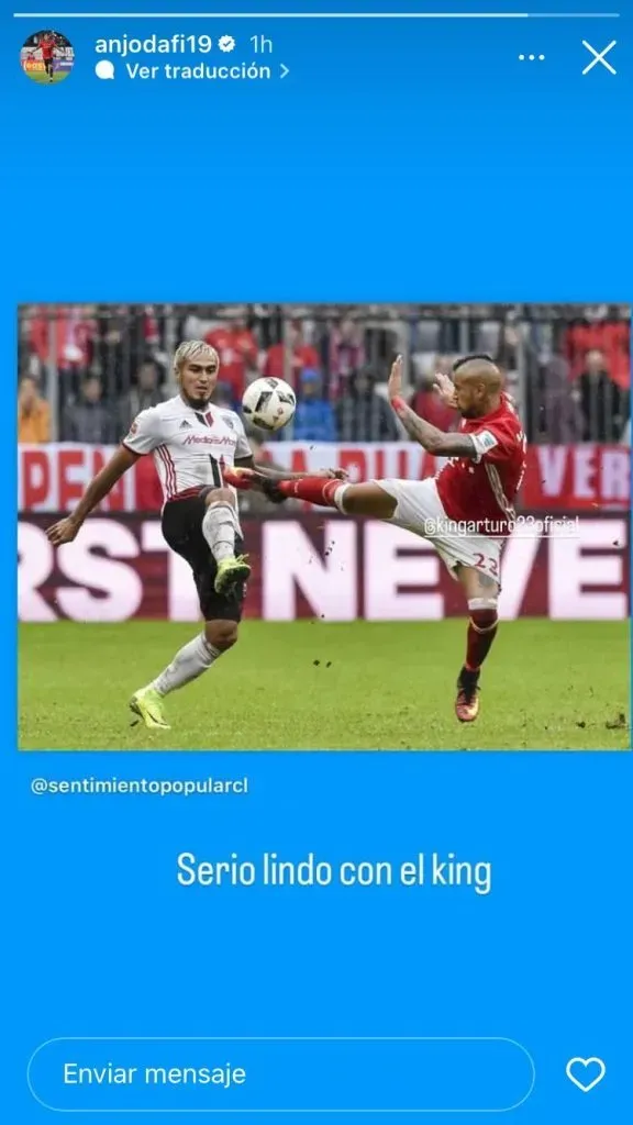 La fotografía de Darío Lezcano luchando un balón con Arturo Vidal. (Captura Instagram).