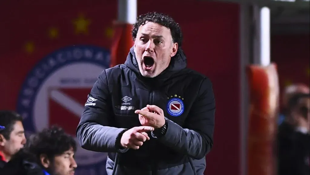 Gabriel Milito es uno de los candidatos para dirigir a la selección chilena.