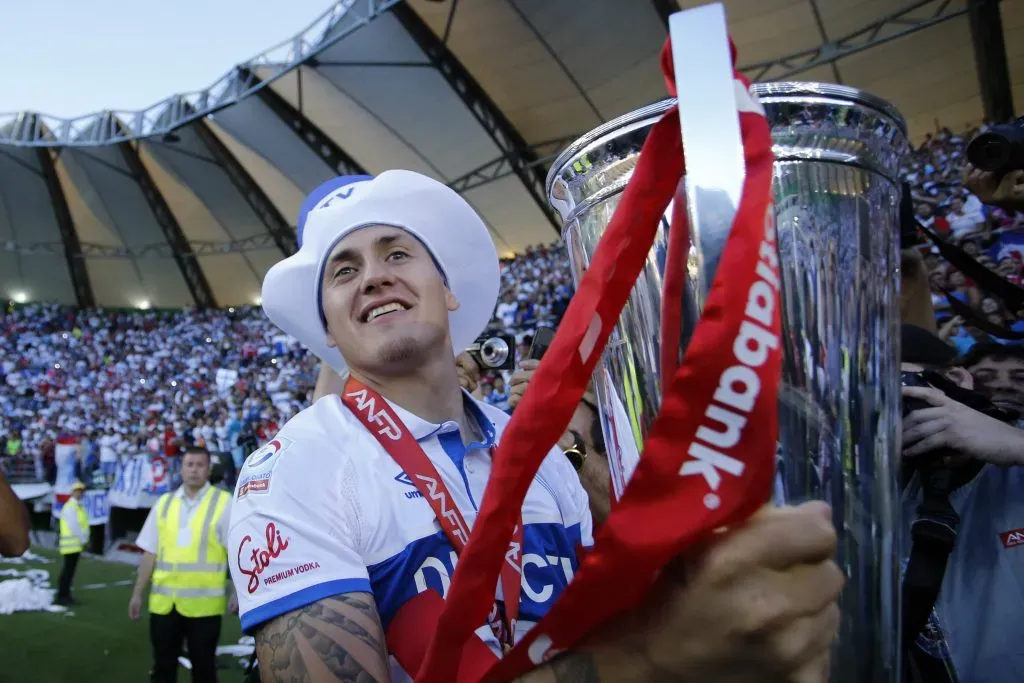 Nicolás Castillo fue goleador del equipo de la UC de Mario Salas que ganó el Apertura 2016-2017. (Javier Torres/Photosport)