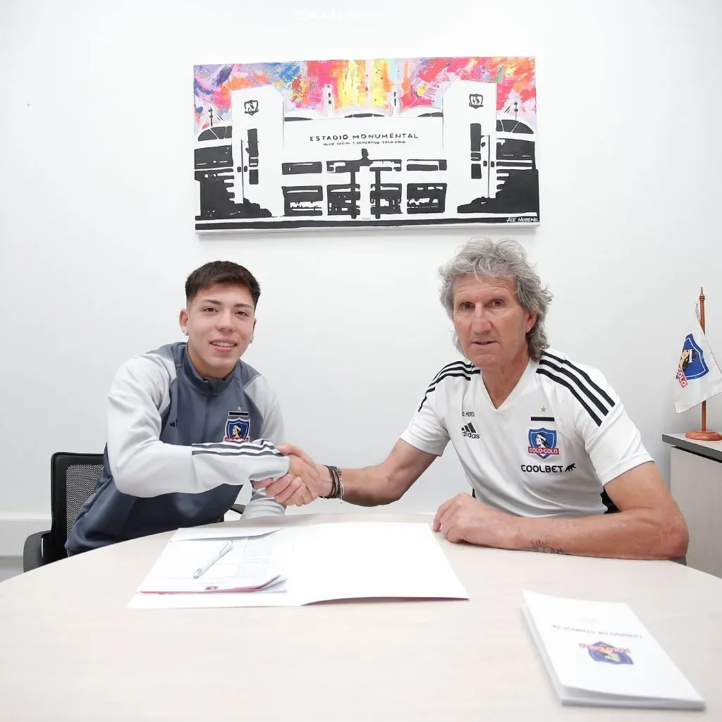 Leandro Hernández aseguró su continuidad en el Cacique para el 2024. Foto: Comunicaciones Colo Colo.