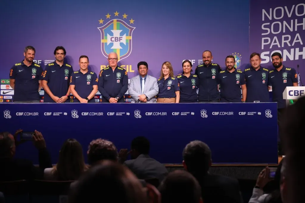 Dorival Júnior fue presentado en sociedad como el flamante nuevo entrenador de la selección de Brasil. | Foto: Getty Images.