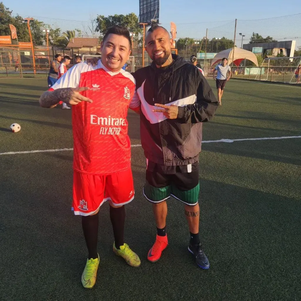 Cristofebril fue uno de los artistas que jugó la pichanga con Arturo Vidal. | Foto: Instagram cristofebril