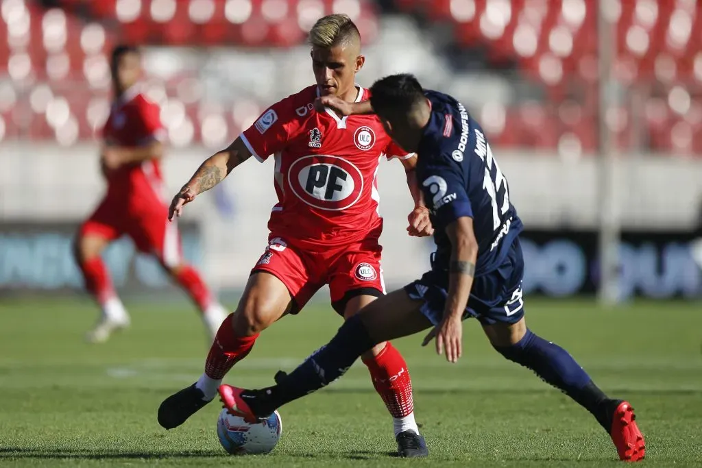 Nicolás Stefanelli en acción ante Universidad de Chile. (Felipe Zanca/Photosport).
