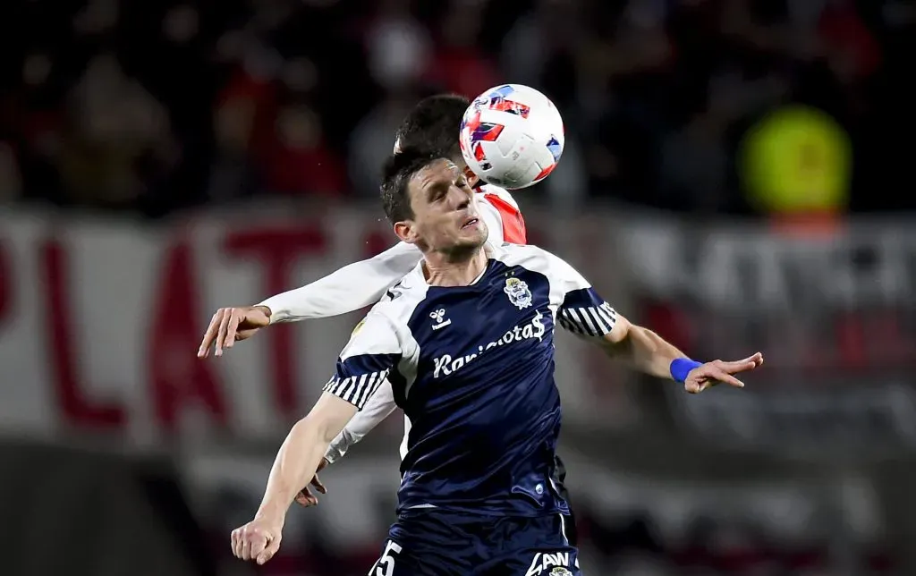 Franco Soldano en acción por Gimnasia y Esgrima de La Plata. (Marcelo Endelli/Getty Images).