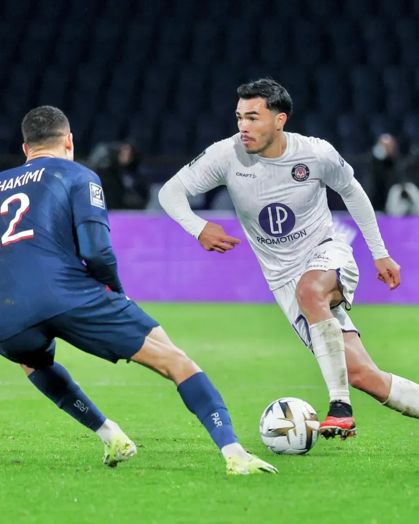 Gabriel Suazo ha exhibido desde hace varias semanas su pelo nuevo. | Foto: Toulouse FC