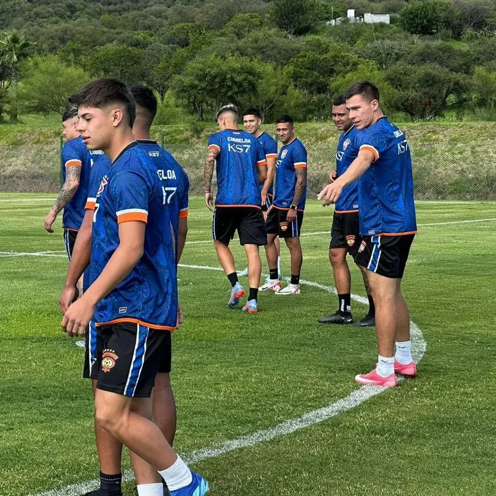 Cobreloa comenzó sus trabajos en la ciudad de Córdoba este domingo 14 de enero. | Foto: Cobreloa