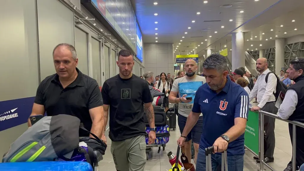 El delantero arribo al país la noche del lunes. Foto: La voz azul.