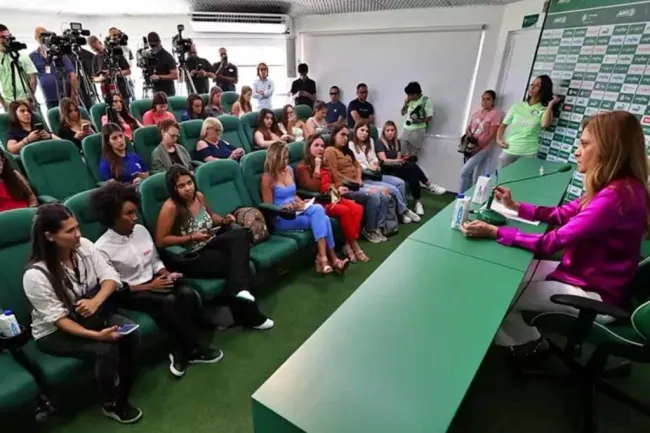 Solo mujeres pudieron asistir a la conferencia de la presidenta del Palmeiras. | Foto: SE Palmeiras.