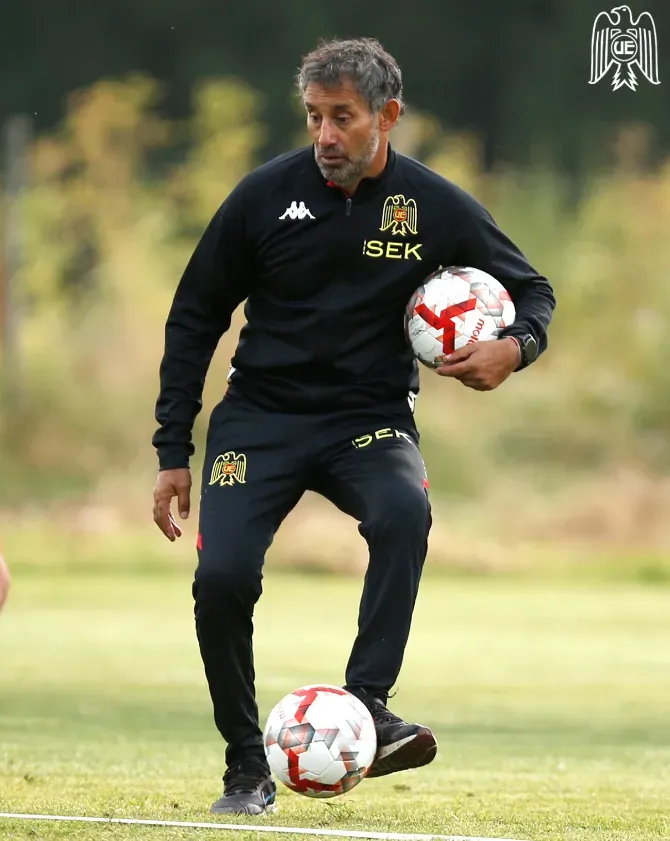 Miguel Ponce en acción durante una práctica de la Unión Española. (Foto: Unión Española)