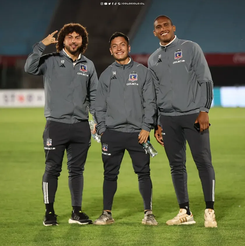 Peluca Falcón, Cristián Zavala y Omar Carabalí antes del partido vs. Rosario Central. (Foto: Comunicaciones Colo Colo).