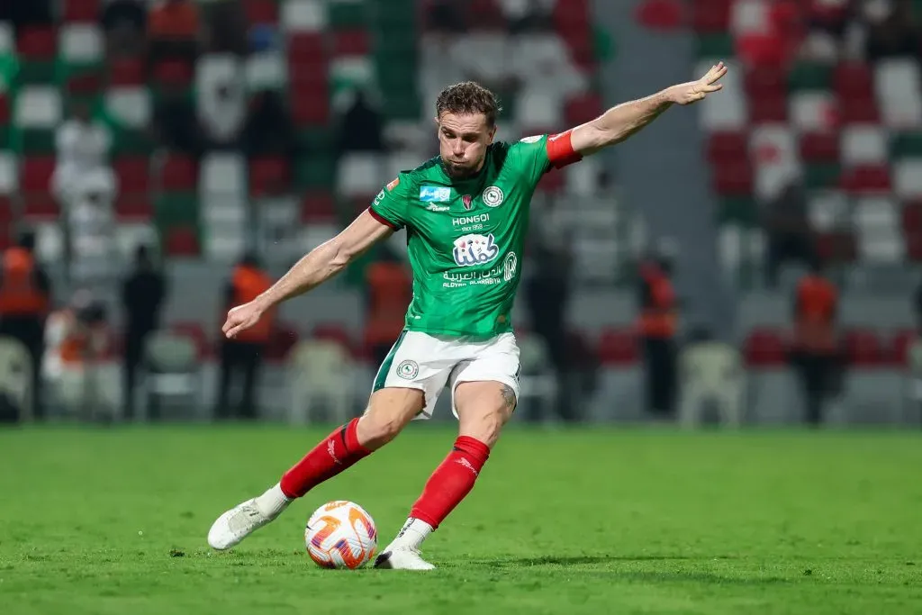 Henderson apenas alcanzó a jugar 19 partidos en el fútbol de Arabia Saudita antes de pegar la vuelta a Europa. | Foto: Getty Images.
