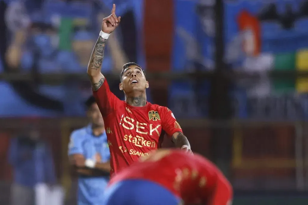 Rodrigo Piñeiro celebra uno de los goles que anotó en Unión Española, donde suma 20 goles y cinco asistencias en 50 partidos oficiales. (Felipe Zanca/Photosport)