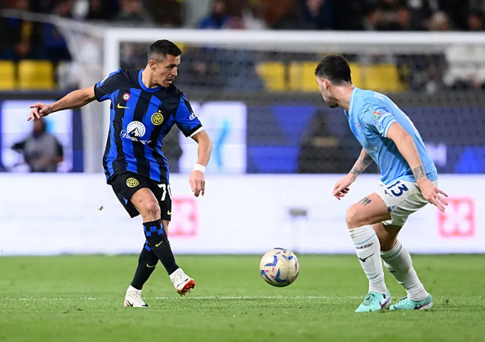 Alexis contra Lazio por Supercopa de Italia.