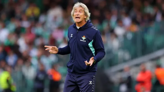 Manuel Pellegrini puso fin a la polémica con Andrés Guardado en el Betis. Foto: Getty Images.