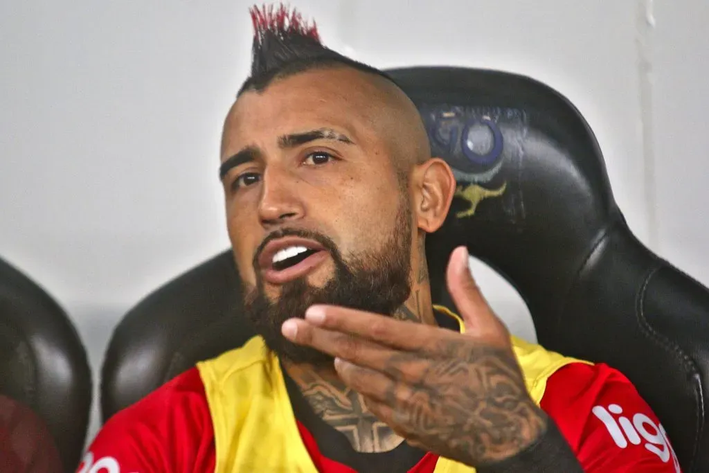 Arturo Vidal está molesto con los dirigentes de Blanco y Negro. Lo admitió vía Twitch, aunque muy escueto.  (AGIF/Photosport).