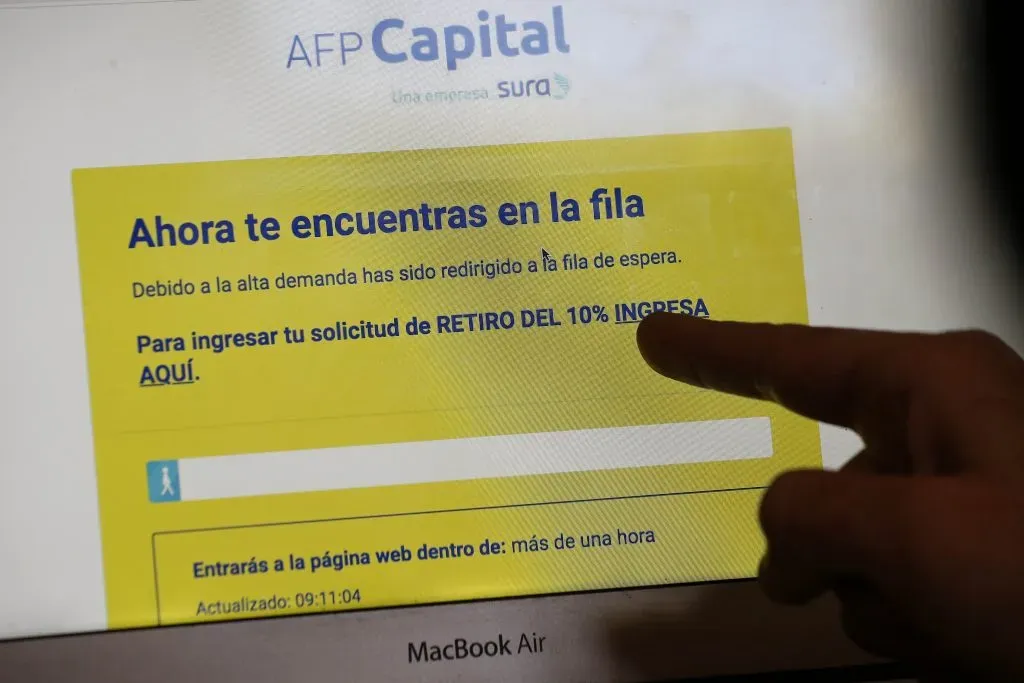 A diferencia de los retiros, las personas que requieran de esta ayuda deberán comenzar a devolverlo desde el mes subsiguiente (Foto: Sebastian Cisternas-Aton)