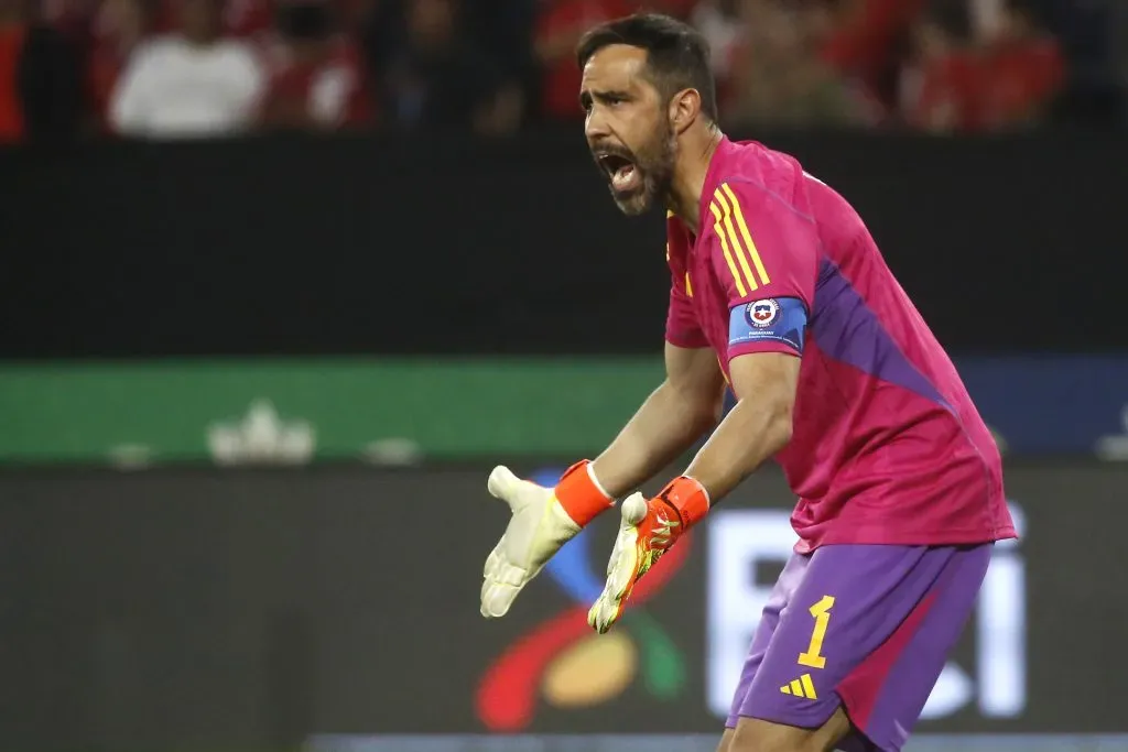 Claudio Bravo les dejó un reproche a los jugadores de la Roja Sub 23 que están en el Preolímpico. (Jonnathan Oyarzun/Photosport).