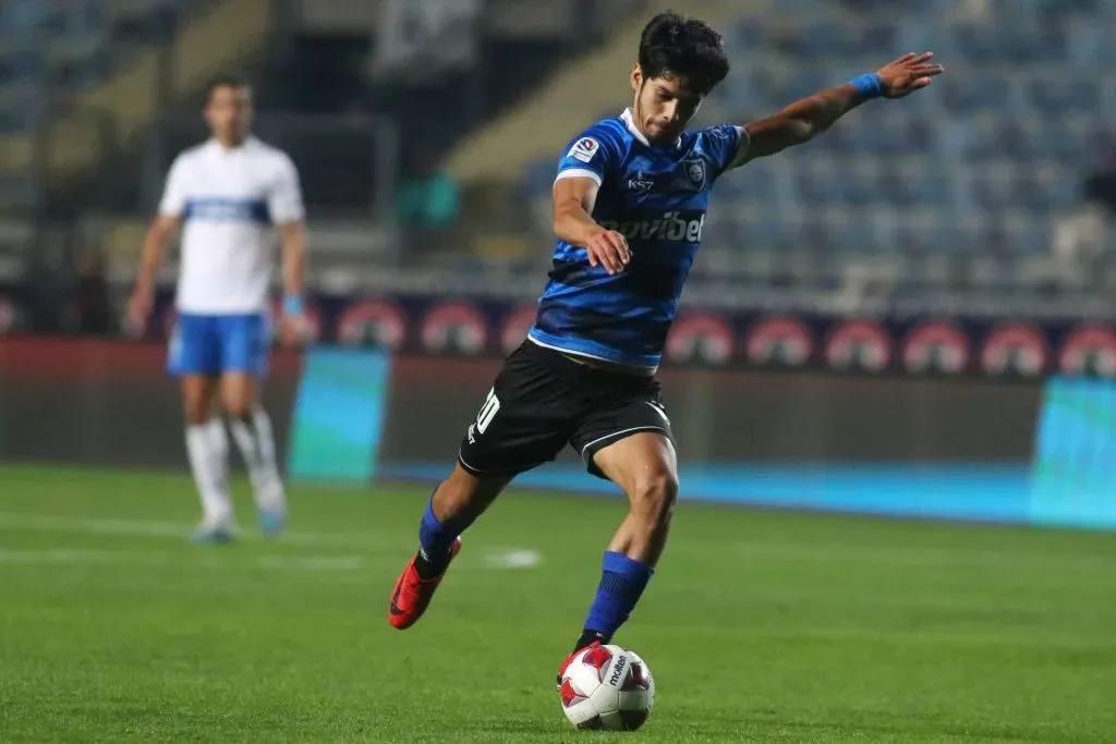 Jimmy Martínez en acción ante la UC. ¿Se pondrá la Franja en 2024? (Jorge Loyola/Photosport).