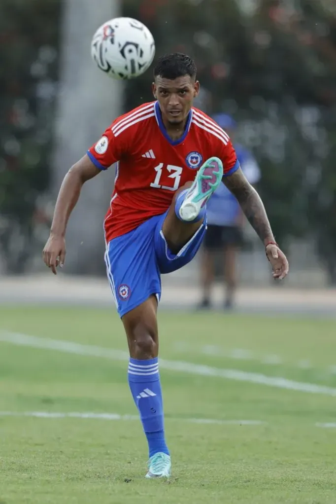 Daniel Gutiérrez en acción ante Perú por el Preolímpico 2024.(Jesús Vargas/Photosport).
