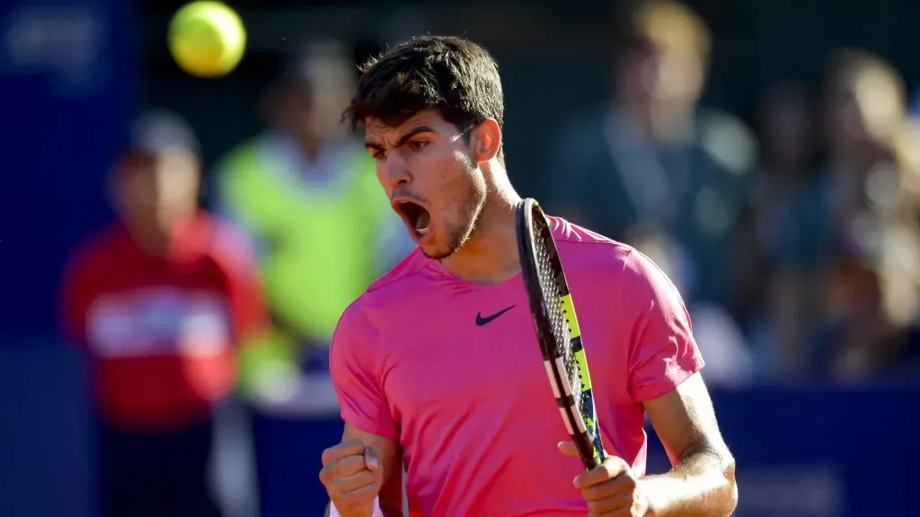 Carlos Alcaraz se fue eliminado en cuartos de final del Abierto de Australia. | Foto: Getty